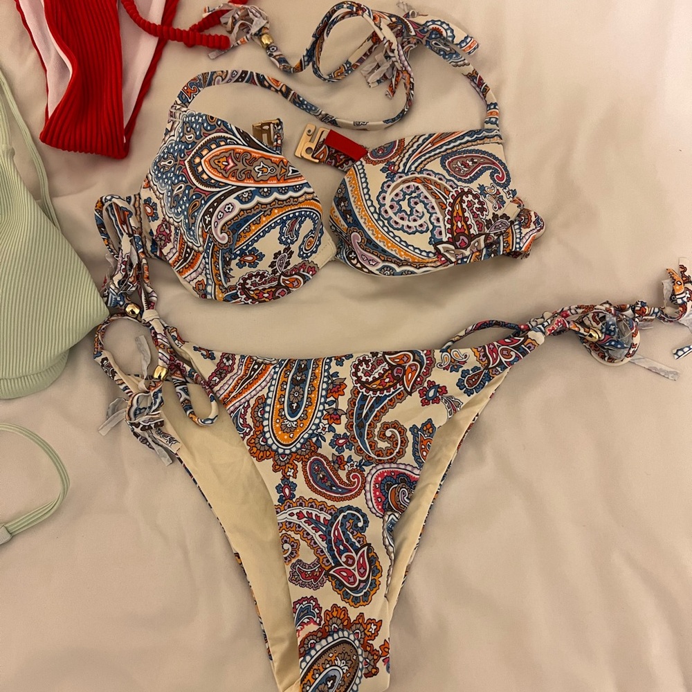 Bikini bundle - Picture 7 of 7
